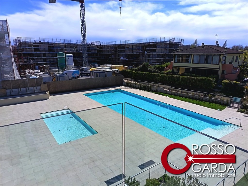 Nuovo Appartamento Attico con Solarium esclusivo di 72 mq vista lago a pochi passi dal Lago vendita